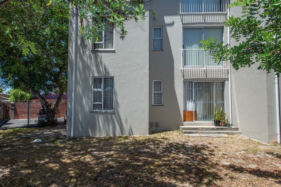 2 Bedroom Property for Sale in Oakglen Western Cape